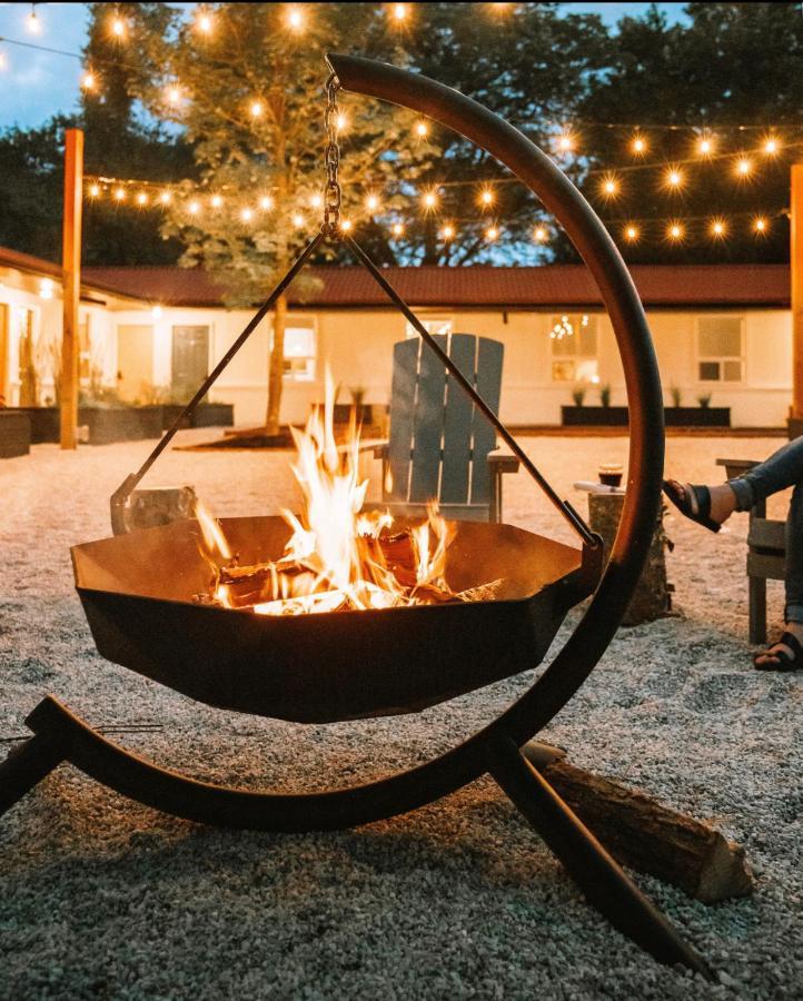 Penny'S Motel Thornbury Екстериор снимка