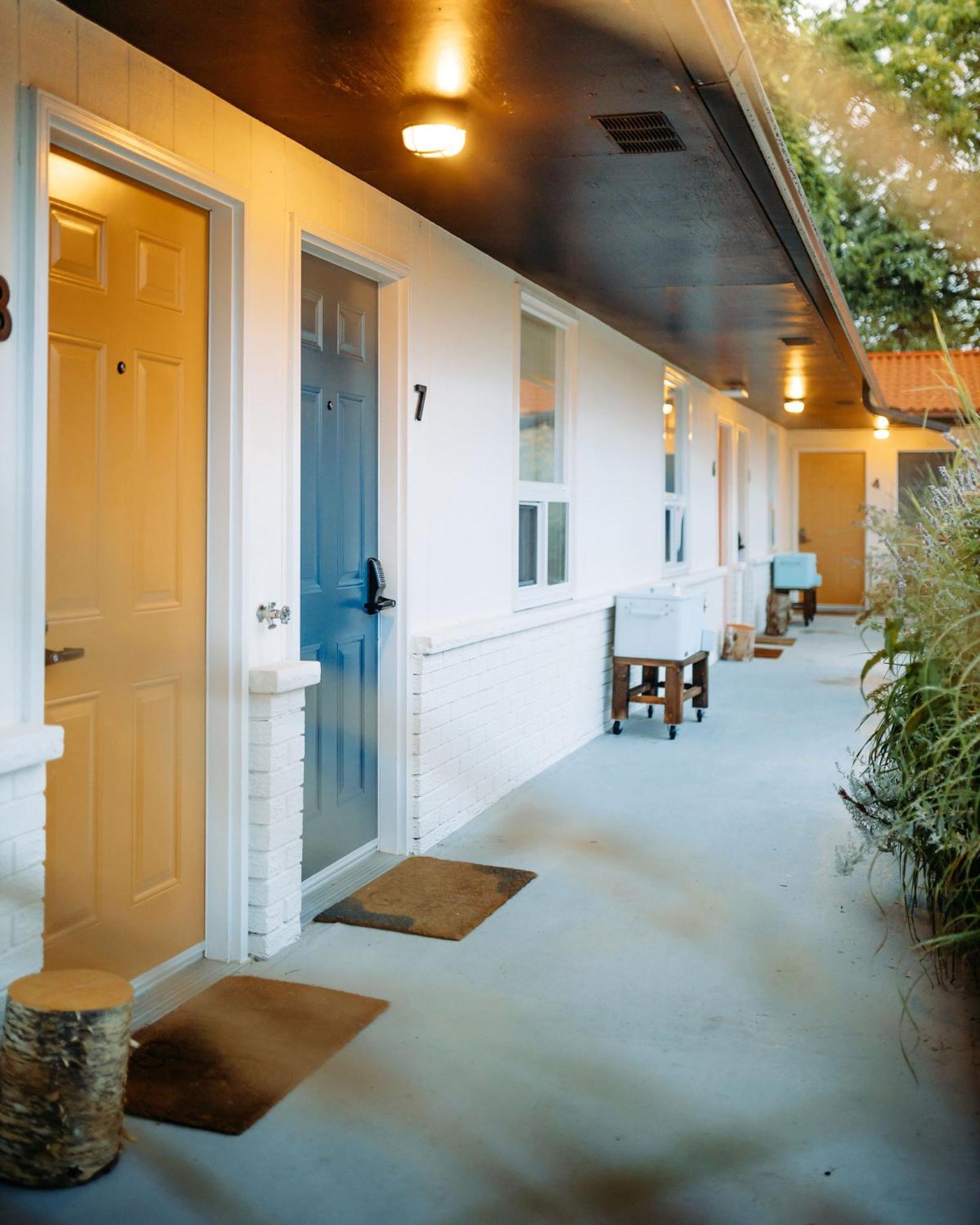 Penny'S Motel Thornbury Екстериор снимка