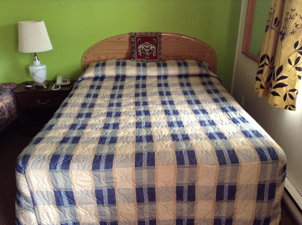 Penny'S Motel Thornbury Екстериор снимка